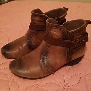 Booties brown soft leather